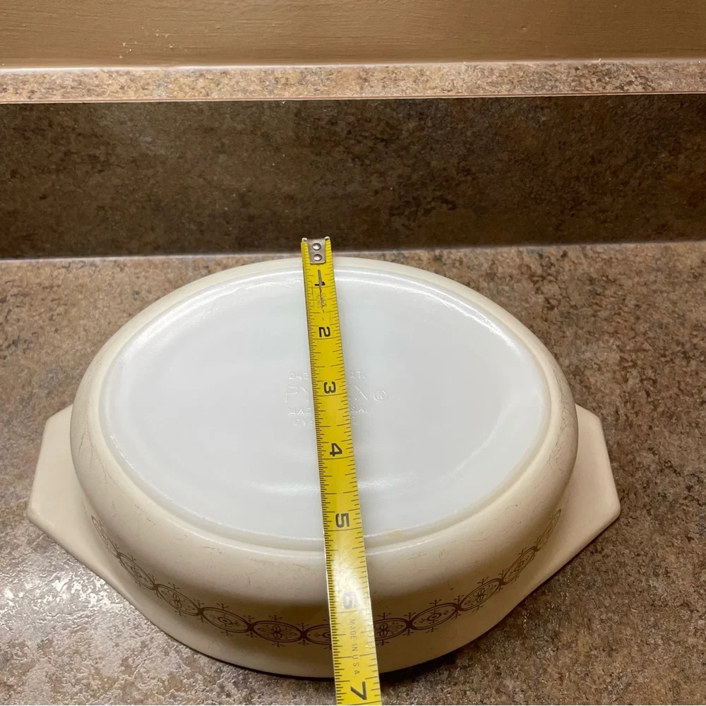 Pyrex Vintage Olive Medallion 043 1 1/2 Quart Bakeware